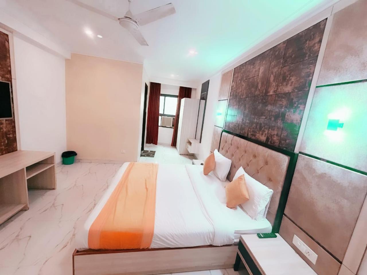 Hotel The Almora By Rs Global Near By Delhi International Airport With - Free Airport Drop New Delhi Eksteriør bilde