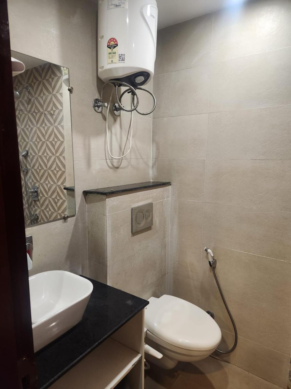Hotel The Almora By Rs Global Near By Delhi International Airport With - Free Airport Drop New Delhi Eksteriør bilde