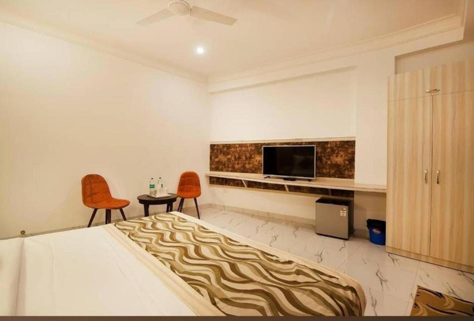 Hotel The Almora By Rs Global Near By Delhi International Airport With - Free Airport Drop New Delhi Eksteriør bilde