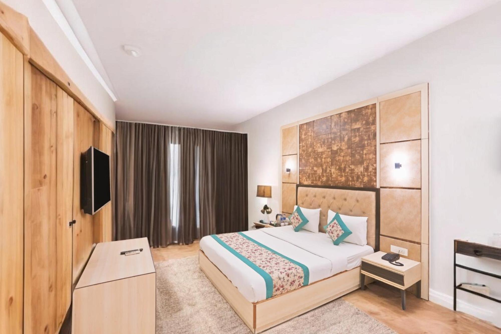 Hotel The Almora By Rs Global Near By Delhi International Airport With - Free Airport Drop New Delhi Eksteriør bilde