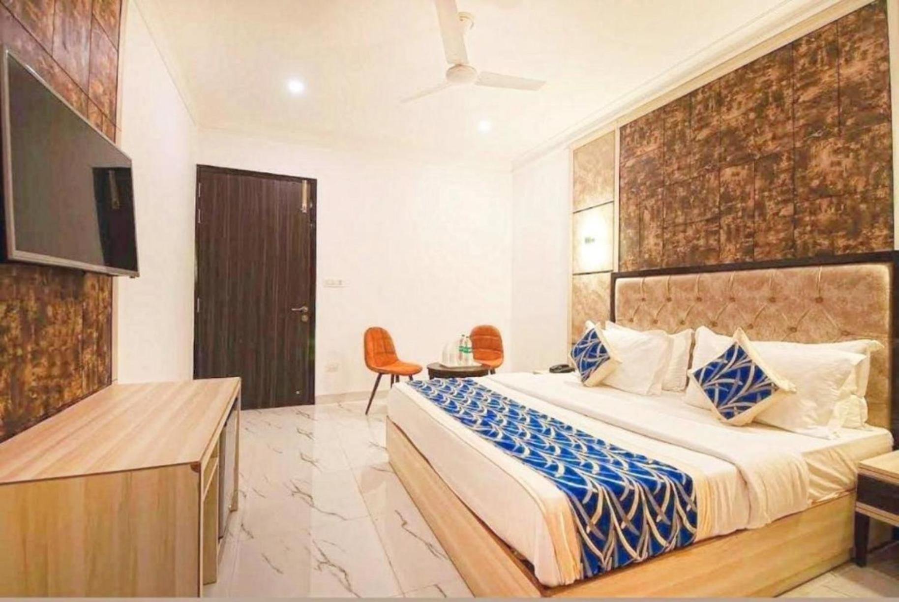 Hotel The Almora By Rs Global Near By Delhi International Airport With - Free Airport Drop New Delhi Eksteriør bilde