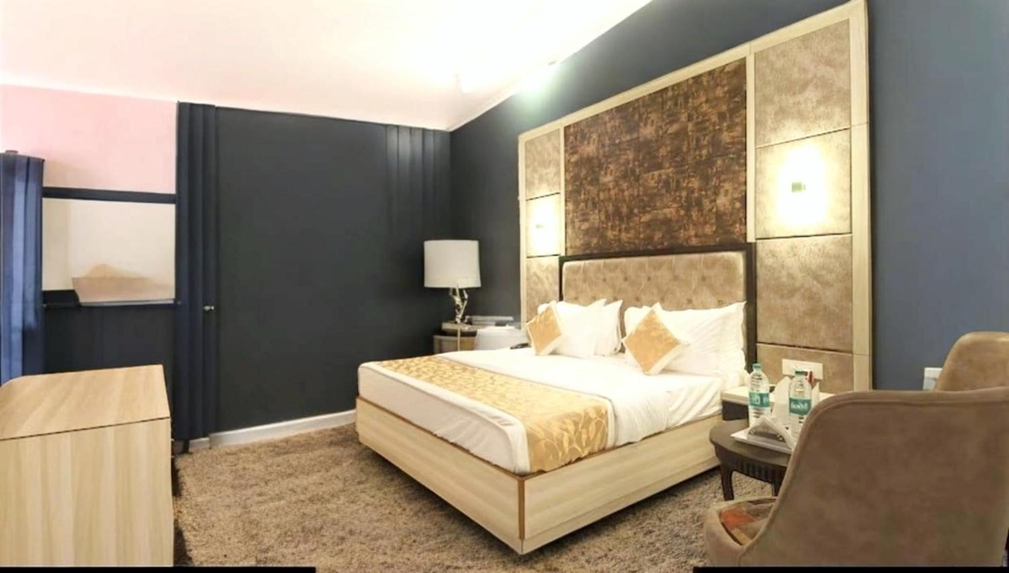 Hotel The Almora By Rs Global Near By Delhi International Airport With - Free Airport Drop New Delhi Eksteriør bilde