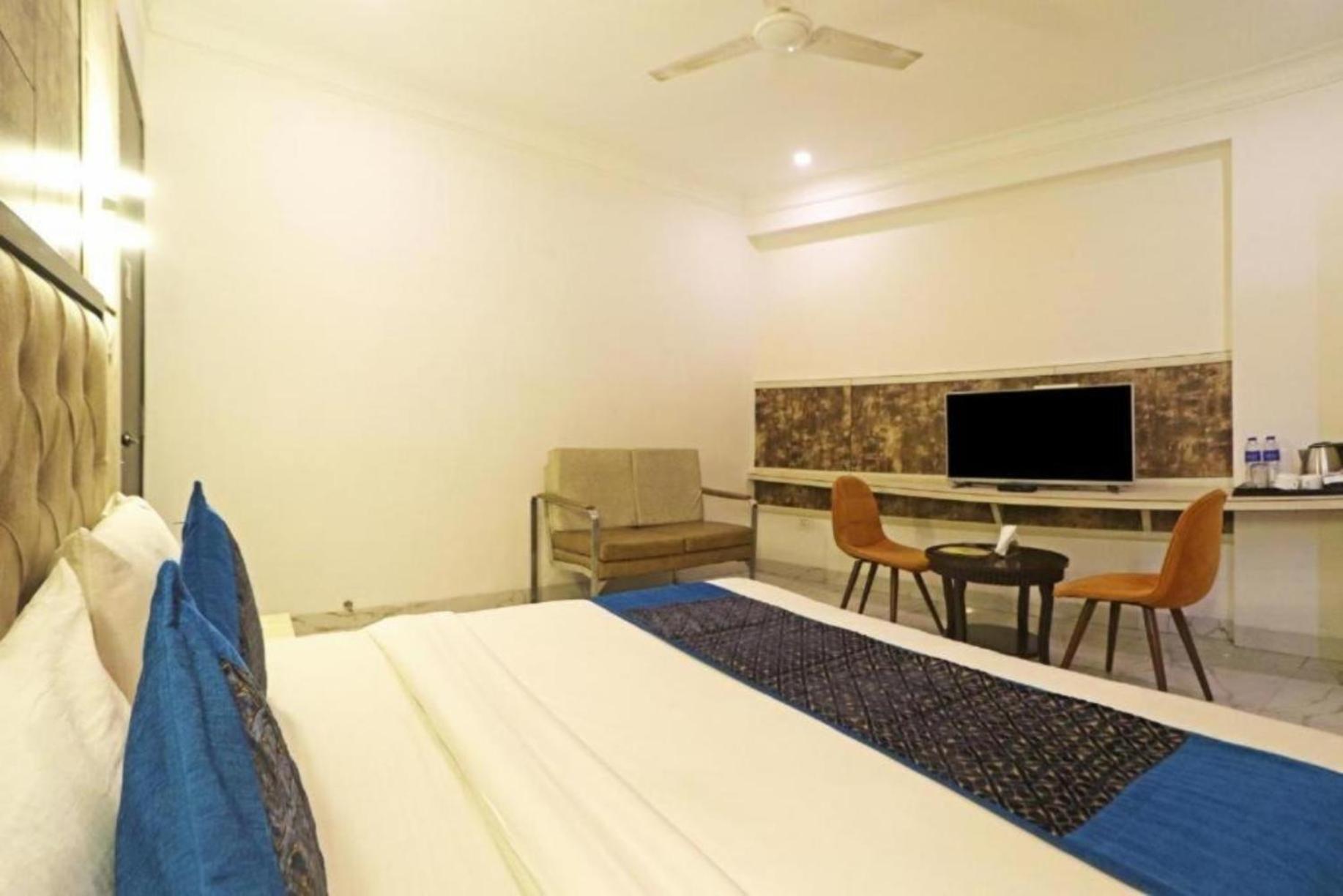 Hotel The Almora By Rs Global Near By Delhi International Airport With - Free Airport Drop New Delhi Eksteriør bilde